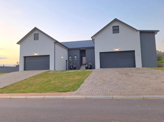 4 Bedroom Property for Sale in Outeniquasbosch Western Cape